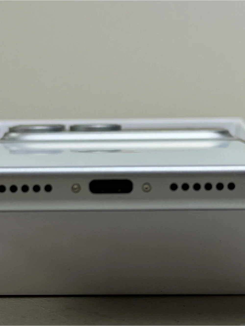 Smartphone High quality Silver & White Smartphone - Modern Dual-Tone Design 1TB
